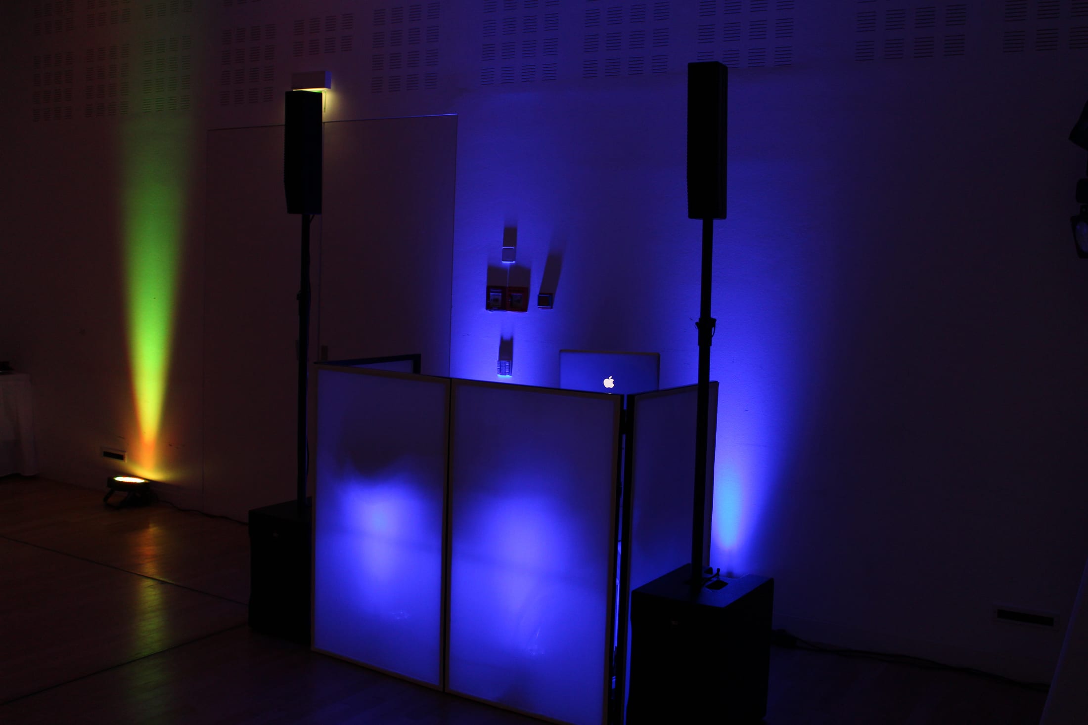 Der Aufbau – Standard-Paket mit Evox 8, zwei Lichteffekten und LED-Bar